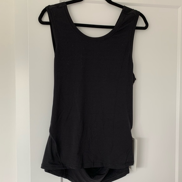 Lululemon back-twist yoga tank - Picture 2 of 4
